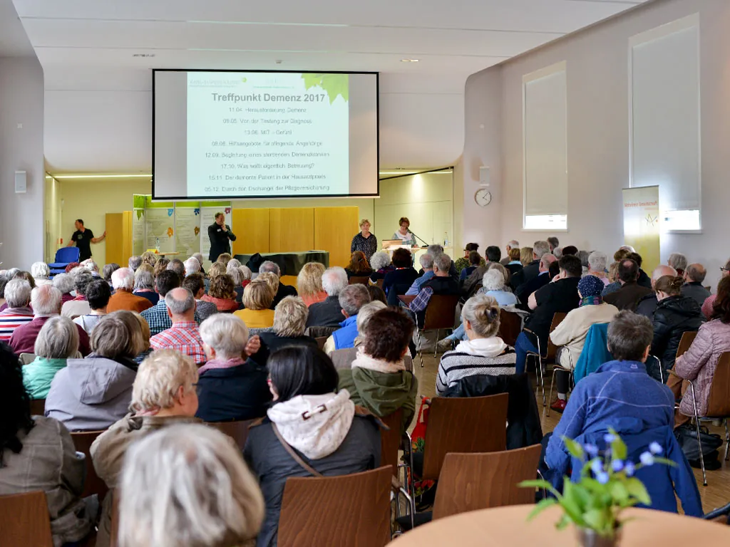 Schulung und Weiterbildung für Angehörige, Ehrenamtliche, Fachkräfte, Ärzte und Interessierte
